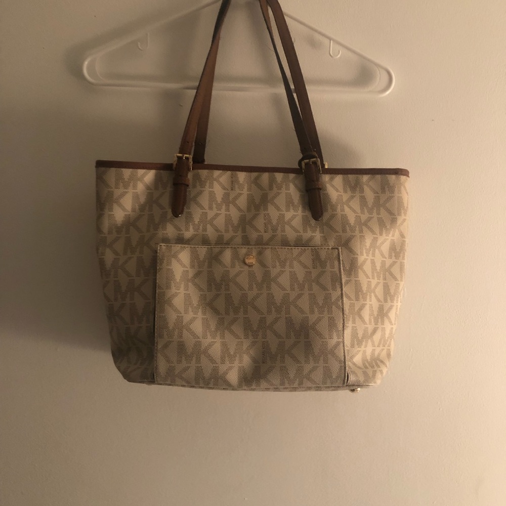 Michael Kors purse hardly ever used